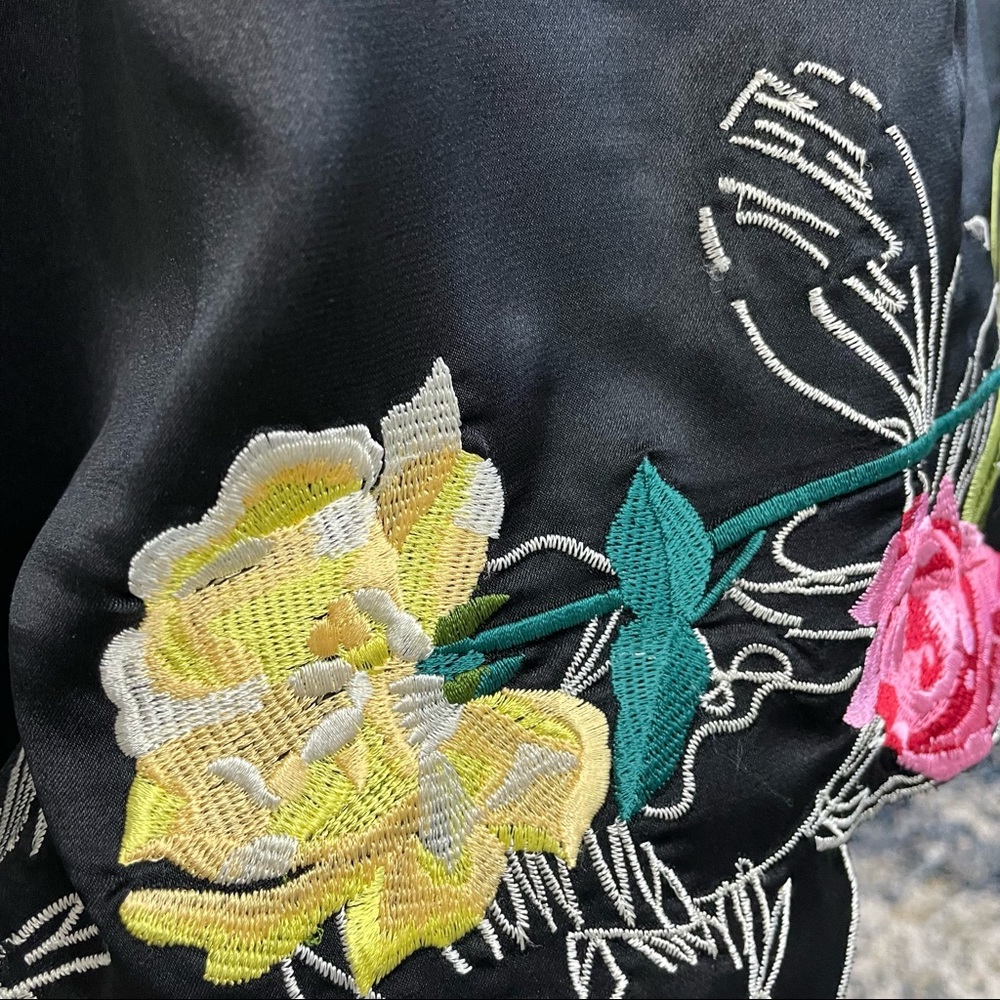 100% Silk Black Floral Embroidered Knee Length Skirt Size 6 Like New - Picture 9 of 17